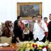 Presiden Joko Widodo menjawab wartawan di Istana Merdeka, Jakarta. (BPMI Setpres)